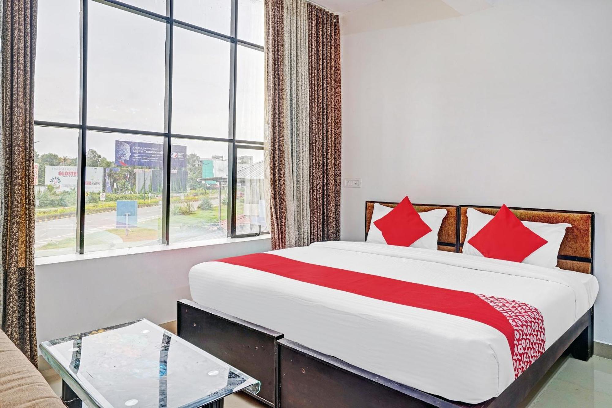 Hotel Thaza Rooms Nedumbassery Buitenkant foto